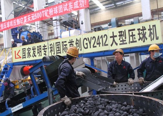 GY1050 50TPH Yüksek Basınçlı Briket Makinesi Fumier ve sünger demir cevheri top pres makinesi fabrika çıkış fiyatı