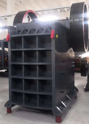 Taş Kırıcı Makinesi Orta Tanecikli Kırma Cevherleri 21T / h Madencilik Çeneli Kırıcı